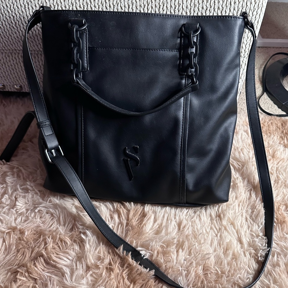 EUC SIMPLY VERA/VERA WANG BLACK PURSE